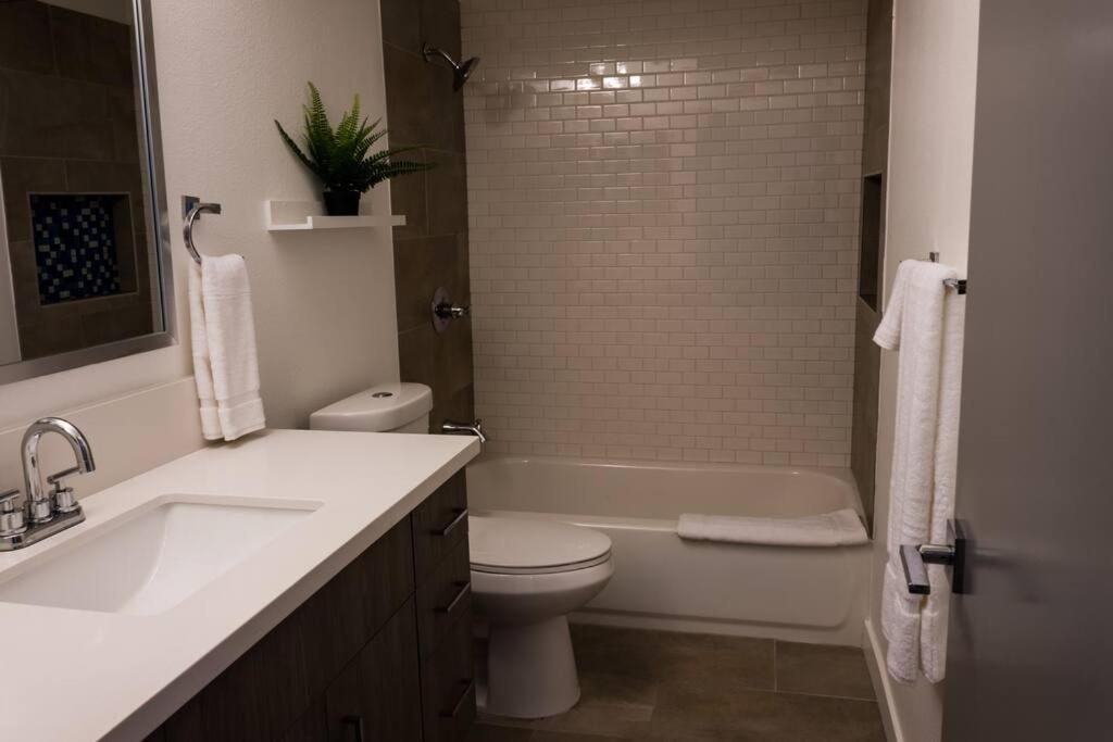 Stylish 2 Bed 1 And Half Bath Apartment Near Sofi Stadium, Lax, Forum Ингълуд Екстериор снимка
