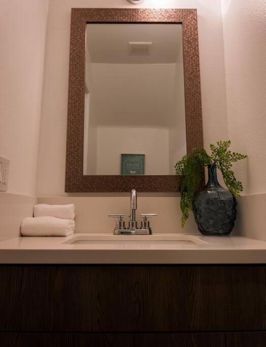 Stylish 2 Bed 1 And Half Bath Apartment Near Sofi Stadium, Lax, Forum Ингълуд Екстериор снимка